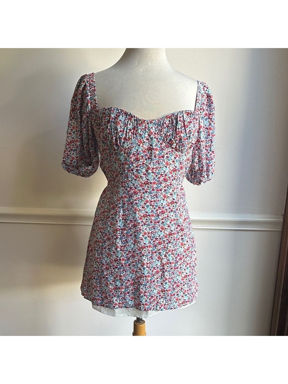Beginning Boutique open tieback mini dress floral red blue green size 6 EUC